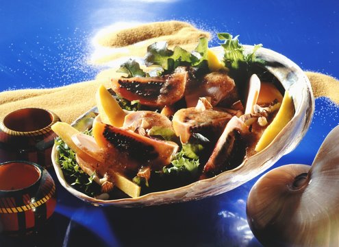 Fruity turkey salad with mango