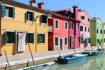 Fototapeta na wymiar Coloured houses at a canal in Murano Italy