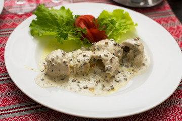 Chicken in creamy and mushroom sauce