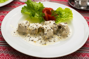 Chicken in creamy and mushroom sauce