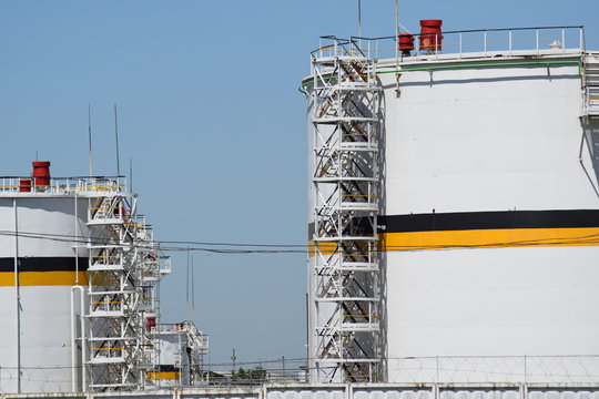 Tank the vertical steel. Capacities for storage of oil  products