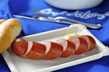 A frankfurter and bread roll