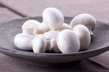 Fresh chestnut mushrooms