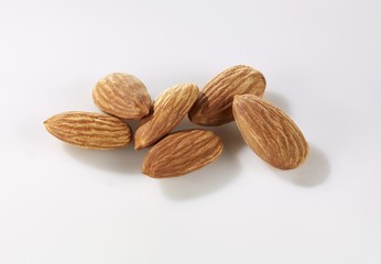 Shelled almonds