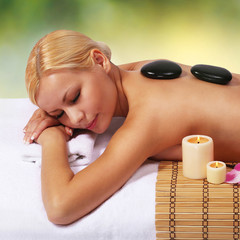 Obraz na płótnie Canvas Spa Stone Massage. Beautiful Blonde Woman Getting Massage
