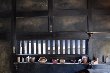 昔の台所（土間）レトロなイメージ／日本の古風な台所（土間）を撮影した、懐かしいレトロなイメージの写真です。