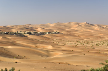 Fototapeta na wymiar Blockhouse in the desert, Abu Dhabi