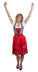 Fototapeta premium Tanzende Frau mit blonden Locken im roten Dirndl