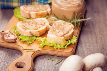 bread with pate
