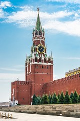 Fototapeta premium Spasskaya tower of Kremlin on Red Square in Moscow