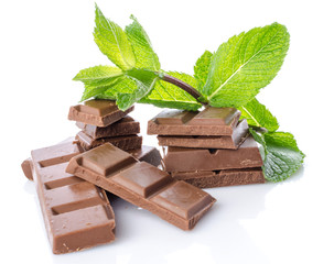 Chocolate squares with fresh mint