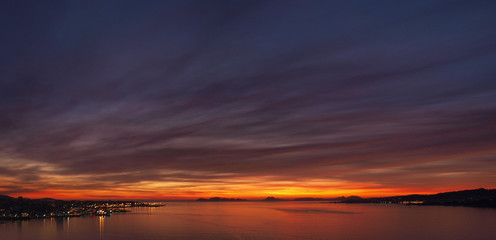 Fototapeta na wymiar Sunset in the estuary of Vigo, Spain