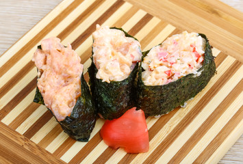 Gunkan sushi