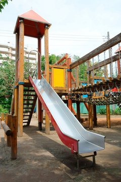 児童遊戯公園,遊技場の滑り台施設