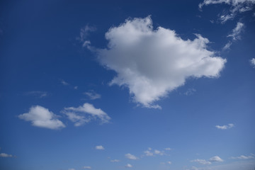Fototapeta premium White clouds against a blue sky