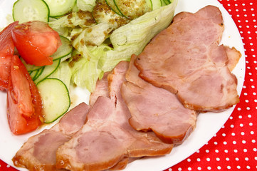 焼き豚と野菜ドレッシングがけサラダ