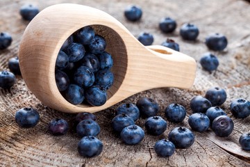 fresh organic blueberries in a wooden mug