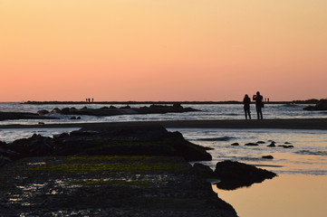 A couple photographing the natural spectacle of the sunset