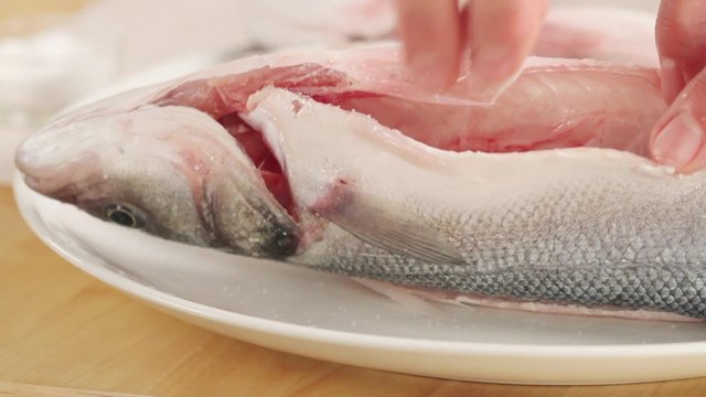 Seasoning a cleaning fish with salt