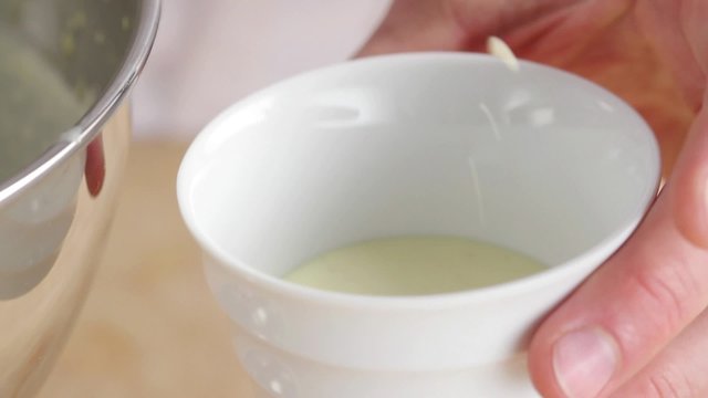 Spoon Cr&egrave;me Bavaroise into dishes