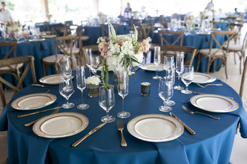 elegant table settings for wedding