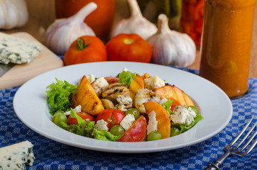 Grilled fruit with blue cheese and salad