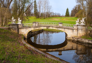 Fototapeta premium Bridge with sculptures of centaurs in Pavlovsk park