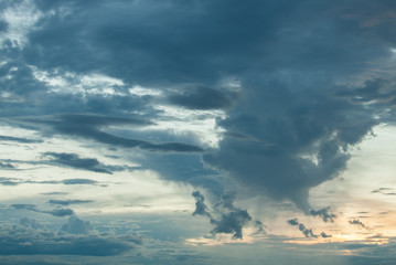 Naklejka premium colorful dramatic sky with cloud at sunset