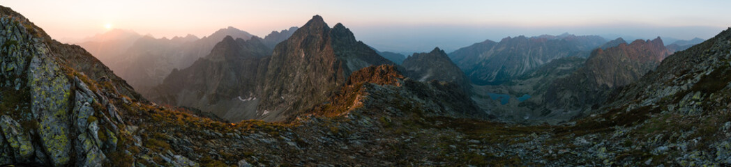 Obraz premium Panoramic image of High Tatras peaks from Rysy summit during sunrise