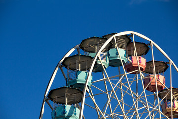 Roda Gigante / Roda gigante com céu azul
