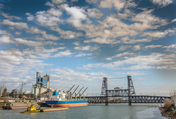 Fototapeta premium Waterfront Blossoms Bridges in Portland Oregon