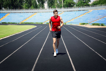 Obraz premium Young man jogging on stadium