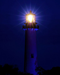 Bright Light / Lighthouse located in Jupiter, Florida © doncon402
