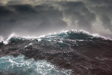 Poster oceaangolf tijdens storm in de Atlantische Oceaan © andrej pol