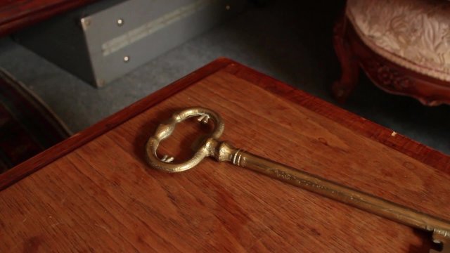 VINTAGE KEY ON TABLE - Dolly Move lengthwise along ket