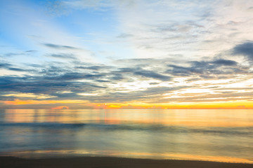 Fototapeta na wymiar Sunrise on the beach