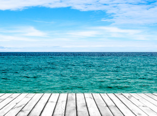 Fototapety  Pejzaż morski z morzem i niebem, biała drewniana deska w perspektywie