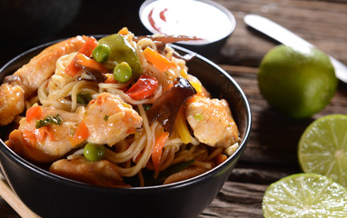 Fototapeta na wymiar Chicken with Rice Noodles and Vegetables