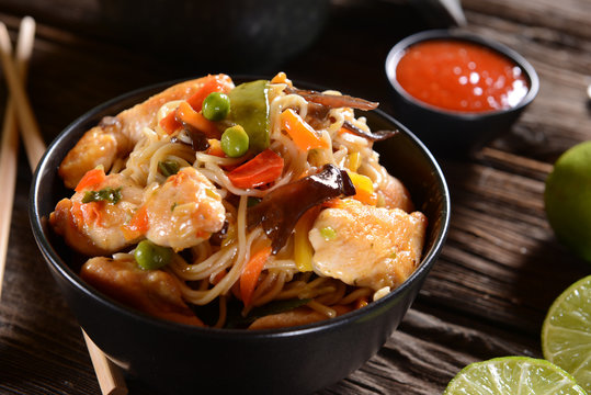 Chicken with Rice Noodles and Vegetables