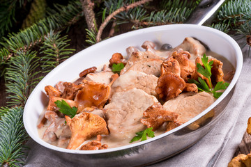 Pork tenderloin with Chanterelle sauce