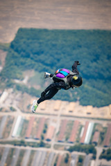 Fototapeta na wymiar Skydiver in free