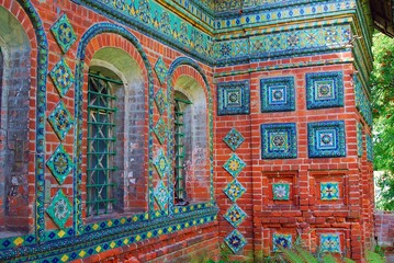 Obraz premium Colorful ceramic tile on a church facade. Tiles are one of the city symbols of Yaroslavl.