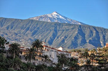 Teneriffa Blick auf Puerto de la Cruz und den Teide