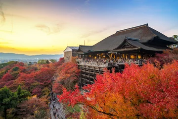 Papier Peint photo Automne Belle scène de coucher de soleil en automne au temple Kiyomizu dera