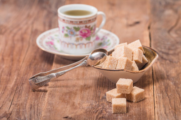 brown cane sugar in bowl