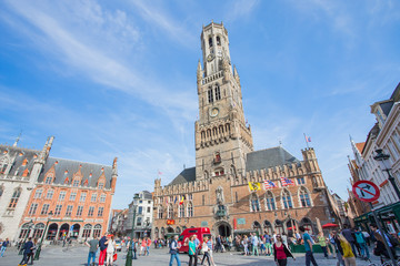 Beffroi l& 39 emblème de Bruges en Belgique