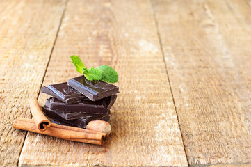 Dark chocolate with mint leaf and cinnamon