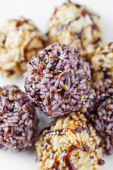 Rice cracker or puffed rice with sugar