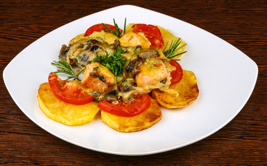 Roasted salmon with potato and tomato