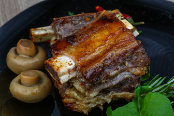 Roasted beef ribs